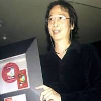 Hujan Deras Iringi Pemakaman Chrisye 