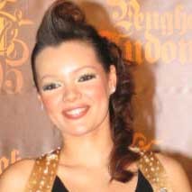 Dewi Sandra Ceramah Soal Bola