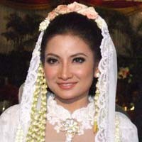 Natalie Sarah Dituntut Suami