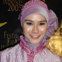 Zaskia Mecca Diganggu Pria Exhibitionist