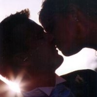 Cokelat Lebih Hot Daripada Ciuman