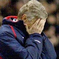 Denda dan Peringatan Keras untuk Wenger