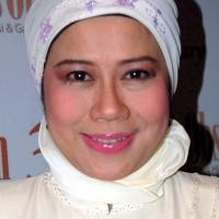 Terbelit Hutang, Meja Hijau Menanti Dewi Yull