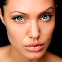 Angelina Jolie Ciuman Sejak TK