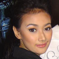 Sidang Kedua, Ratu Felisha Mual-mual