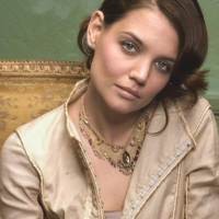 Kisah Hidup Jadi Novel, Katie Holmes Ngambek