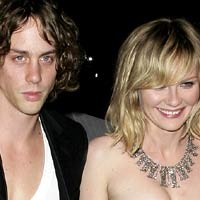 Pacar Baru Kirsten Dunst Buka Mulut