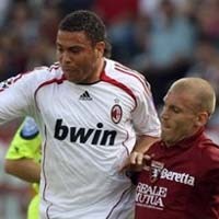 Milan Santai Atasi Torino