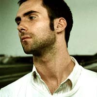 Yoga Selamatkan Adam Levine dari Kecanduan