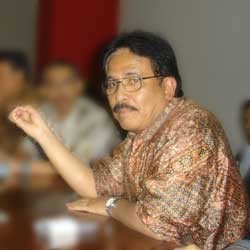 Tak Lagi Menkominfo, Sofyan Girang 