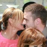 Cameron - Justin Tebar Peluk & Cium