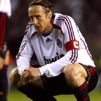 Ambrosini Masih Pilih Milan