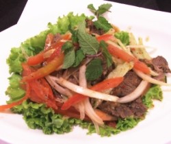Yam Nua Yang (Salad Daging Panggang)
