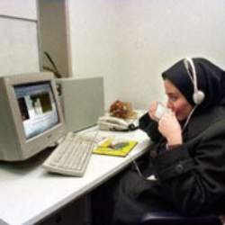 Menyoal Kemuhriman, Warnet Khusus Perempuan Dibuka