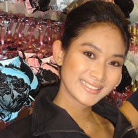 Happy Salma Belum Mau Nikahi Pacar Bulenya