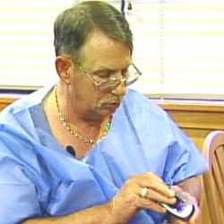 Selamatkan Penyandang Cacat, Ponsel Tangkis Peluru