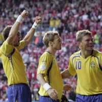 Wasit Dipukul, Denmark-Swedia Dihentikan