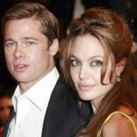 Jolie-Pitt Segera Adopsi Bocah Ceko