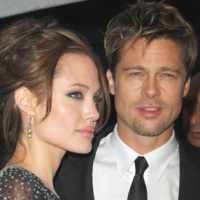 Jolie-Pitt Curhat Sambil Bugil