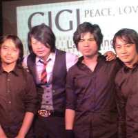 GIGI Bangga Dirangkul Gito Rollies