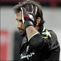 Bucci Bertahan di Parma