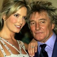 Rod Stewart Lepas Duda di Italia