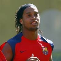 Pilih Ronaldinho atau Etoo?