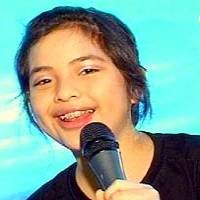 Tasya Malu-malu Nyedot Susu