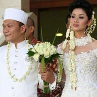 Iwa K Bentuk Grup Duo Gandeng Istri