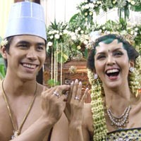 Darius-Donna Makin Betah di Kamar