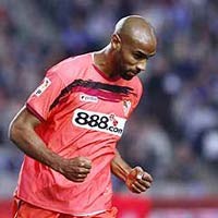 Kanoute Bertahan di Sevilla