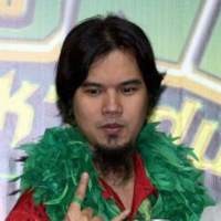 Mendadak Dangdut, Ahmad Dhani Incar Rhoma Irama