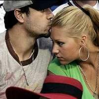 Enrique Iglesias Sirik Jadi Gay