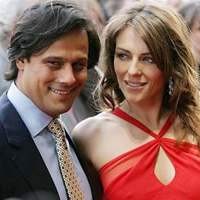 Elizabeth Hurley Inginkan Bayi Kembar