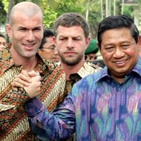 Zidane Berbatik Ria dan Jins Sambangi SBY
