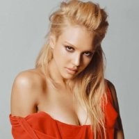 Jessica Alba Impikan Pria Berpose Bugil