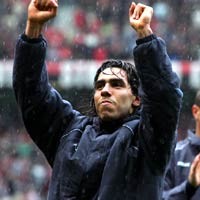 Tevez Kian Dekat ke MU