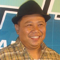 Kakak Taufik Savalas Dipamiti Lewat Lagu