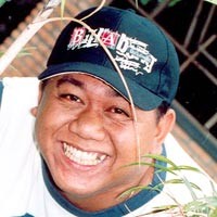 Taufik Savalas Datangi Ade Namnung