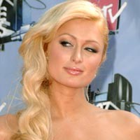 Victoria Beckham Tak Mau Jadi Teman Paris Hilton 