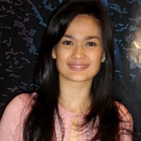 Donna Harun Tangani Putra Patah Hati