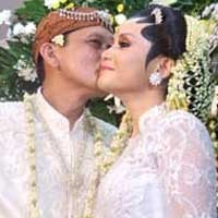 Kristina Cemberut Dicium Amin