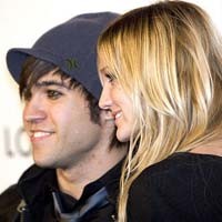 Pete Wentz Cinta Ashlee Tapi Ogah Nikah