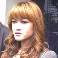 Julia Perez Takut Hamil