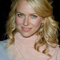 Naomi Watts Lahirkan Bayi Laki-laki