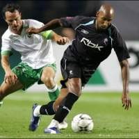 Valencia Resmi Tawar Anelka