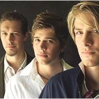 Hanson Girang Tandatangani Payudara