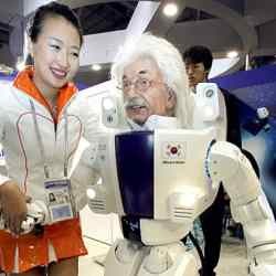 Einstein Hidup Lagi di Pameran Teknologi?