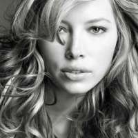 Jessica Biel Doyan jadi Pusat Perhatian