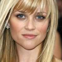 Reese Witherspoon Gandeng Stok Lama